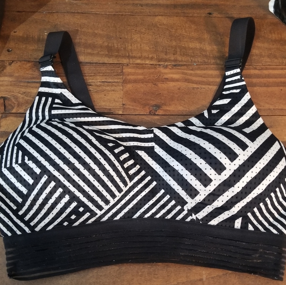 Victoria's Secret 34D Sports Bra